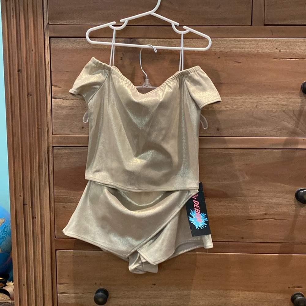 2 piece gold off the shoulder top and matching skorts